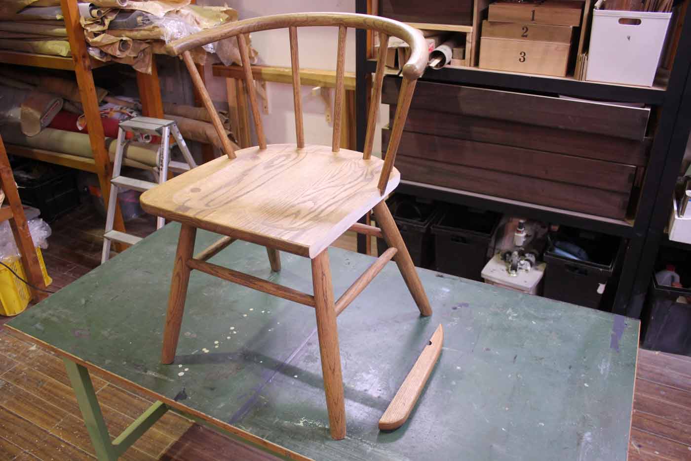 椅子 座面割れの圧着 修理